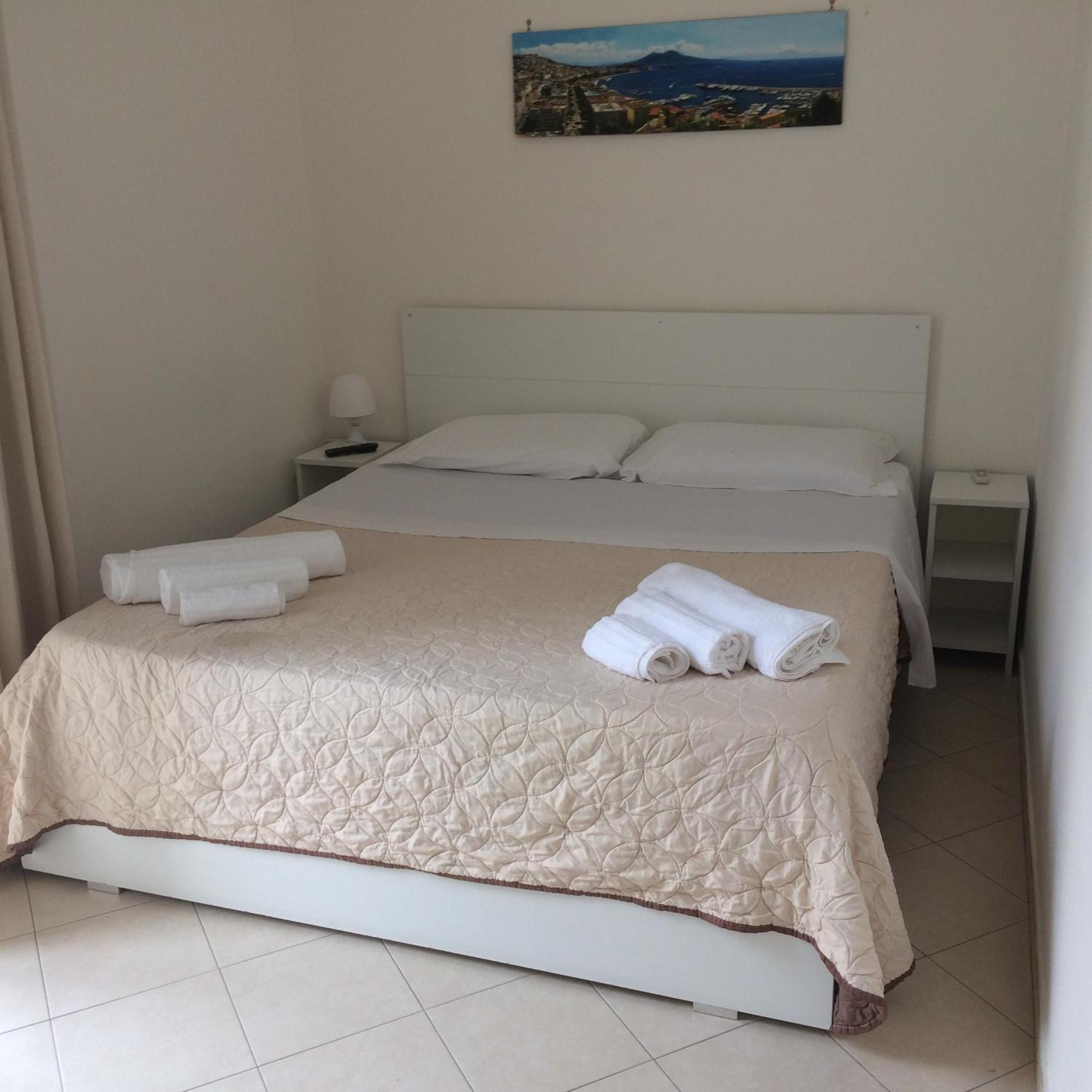 B&B La Conigliera Napoli Bagian luar foto